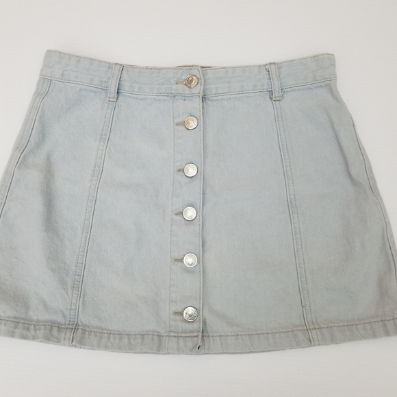 Forever 21 Light Denim Buttoned Front Casual Y2K Simple Mini Skirt, size 30 - Picture 1 of 5